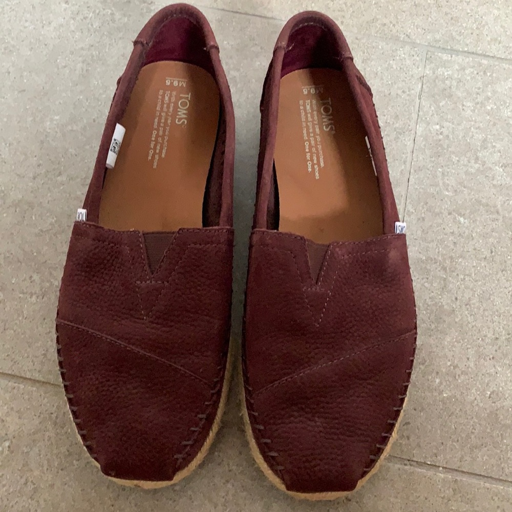 Toms men’s slip ons